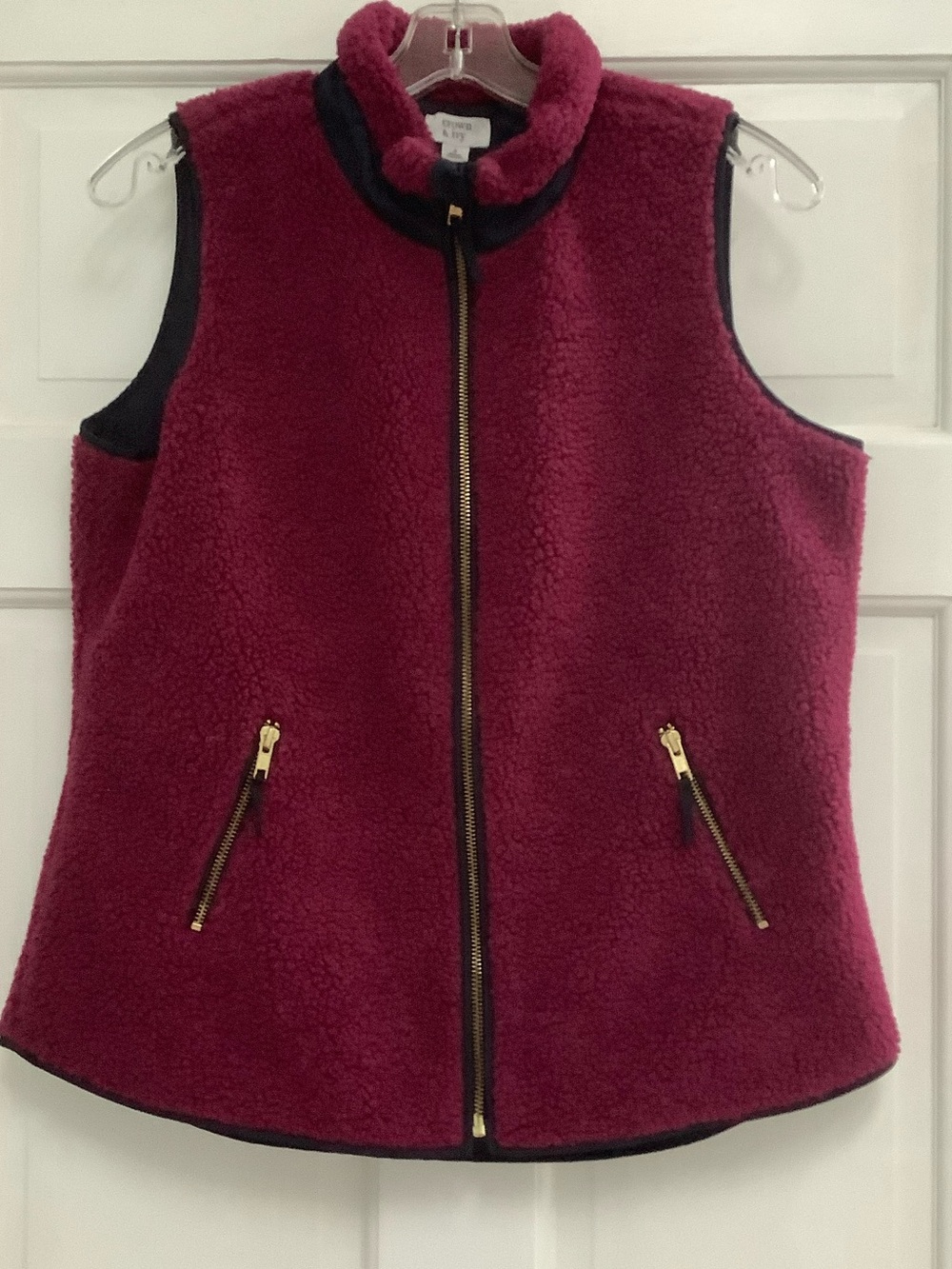 😍Crown & Ivy Fleece Style Zip Front Vest😍